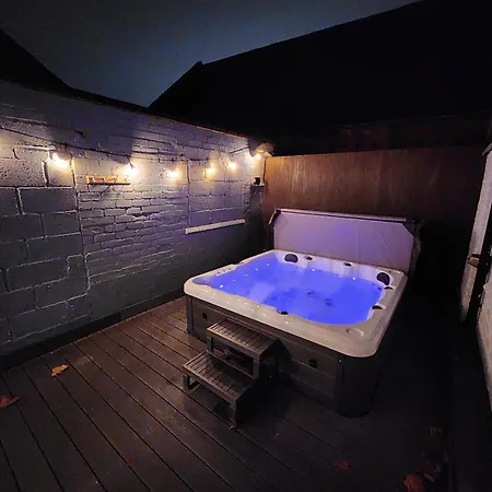 Derby City Centre Apartment With Roof Top Hot Tub Buitenkant foto