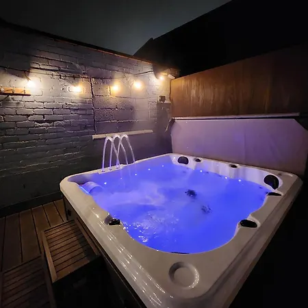 Derby City Centre Apartment With Roof Top Hot Tub Buitenkant foto