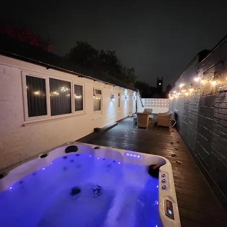 Derby City Centre Apartment With Roof Top Hot Tub Buitenkant foto