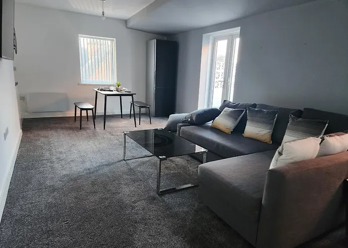 Derby City Centre Apartment With Roof Top Hot Tub