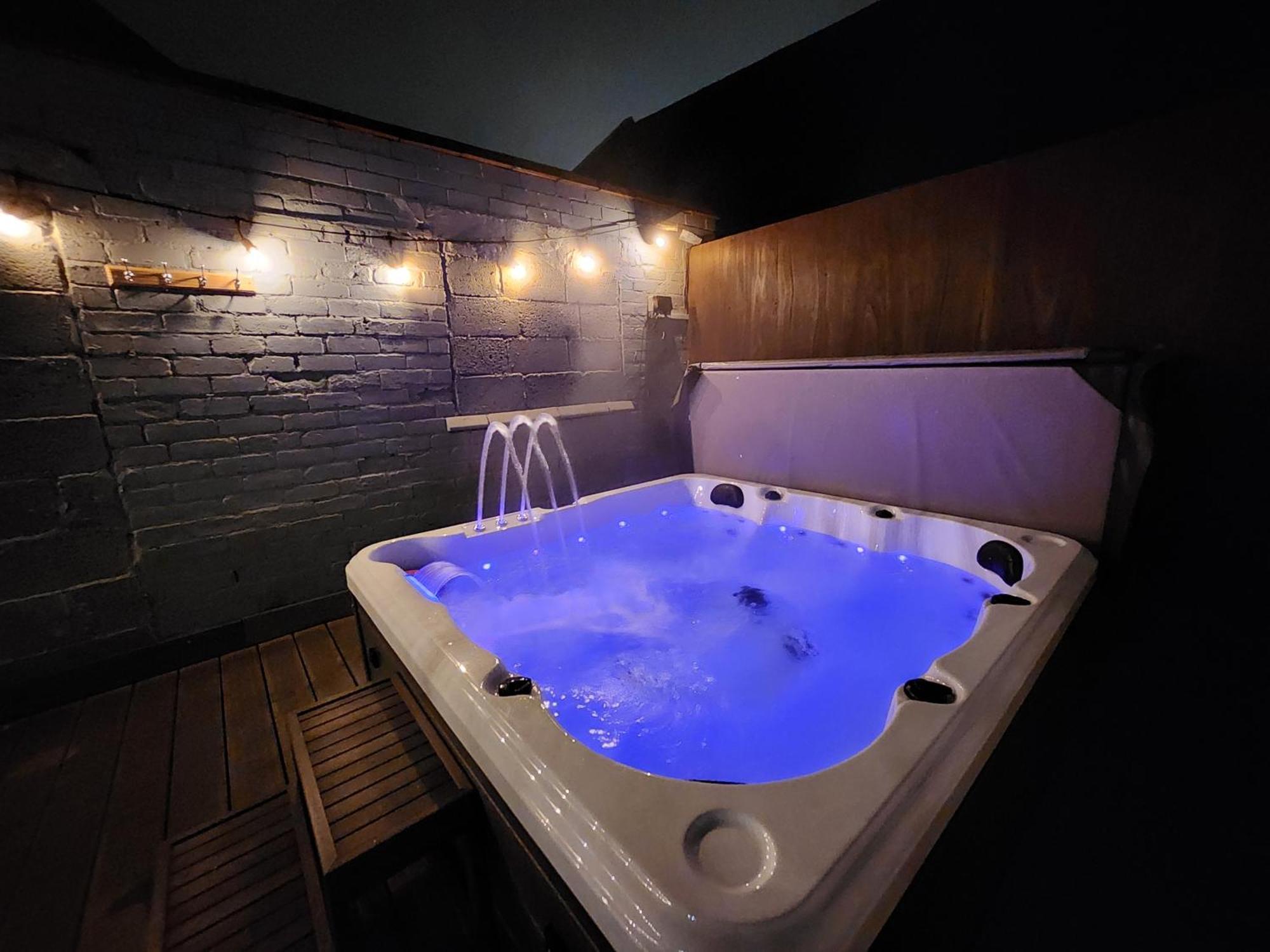 Centre With Roof Hot Tub Apartment *