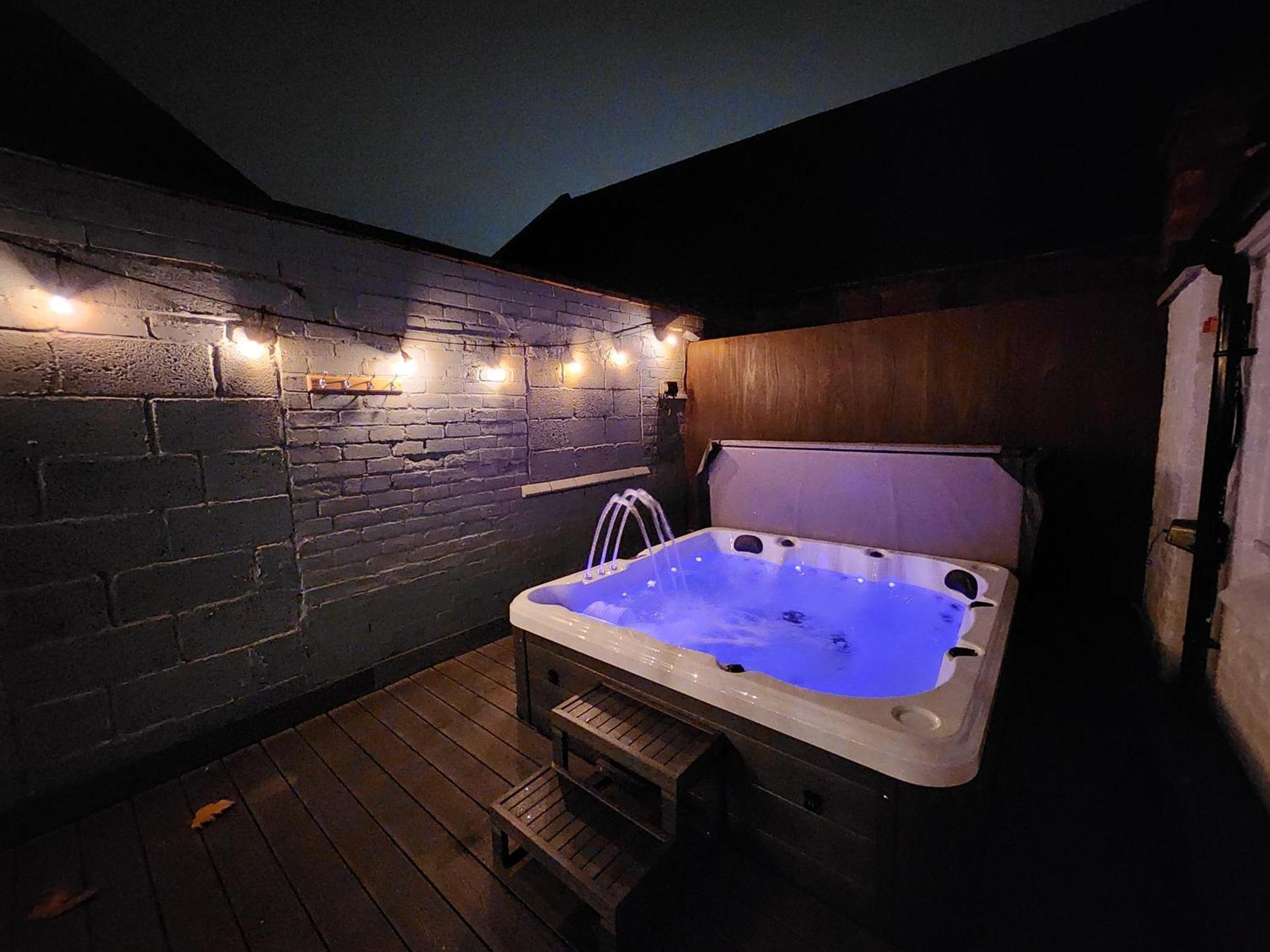 Apartment Centre With Roof Hot Tub