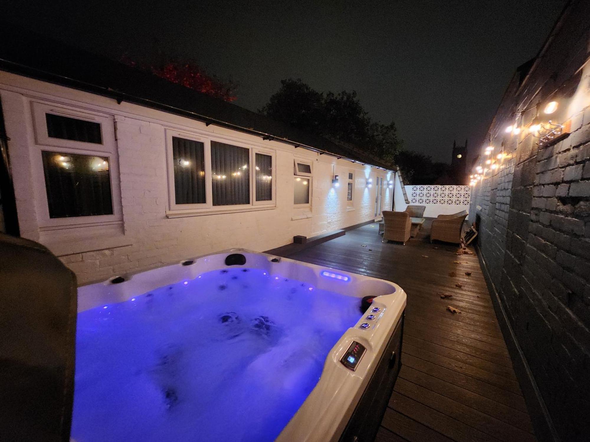 Centre With Roof Hot Tub Apartment Derby