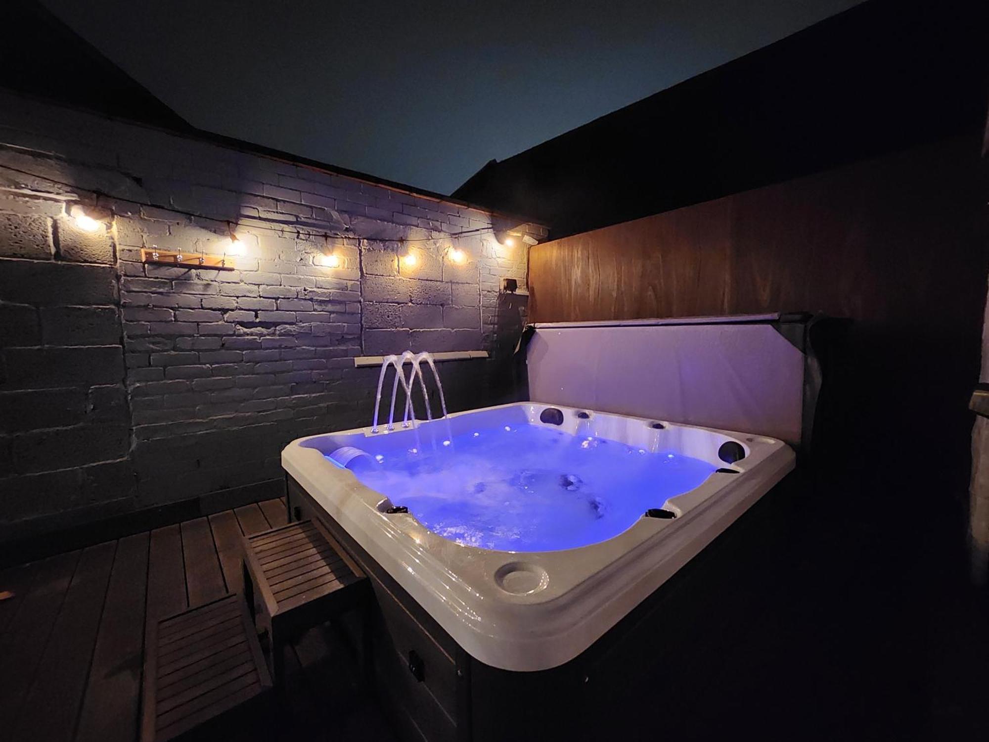 Centre With Roof Hot Tub