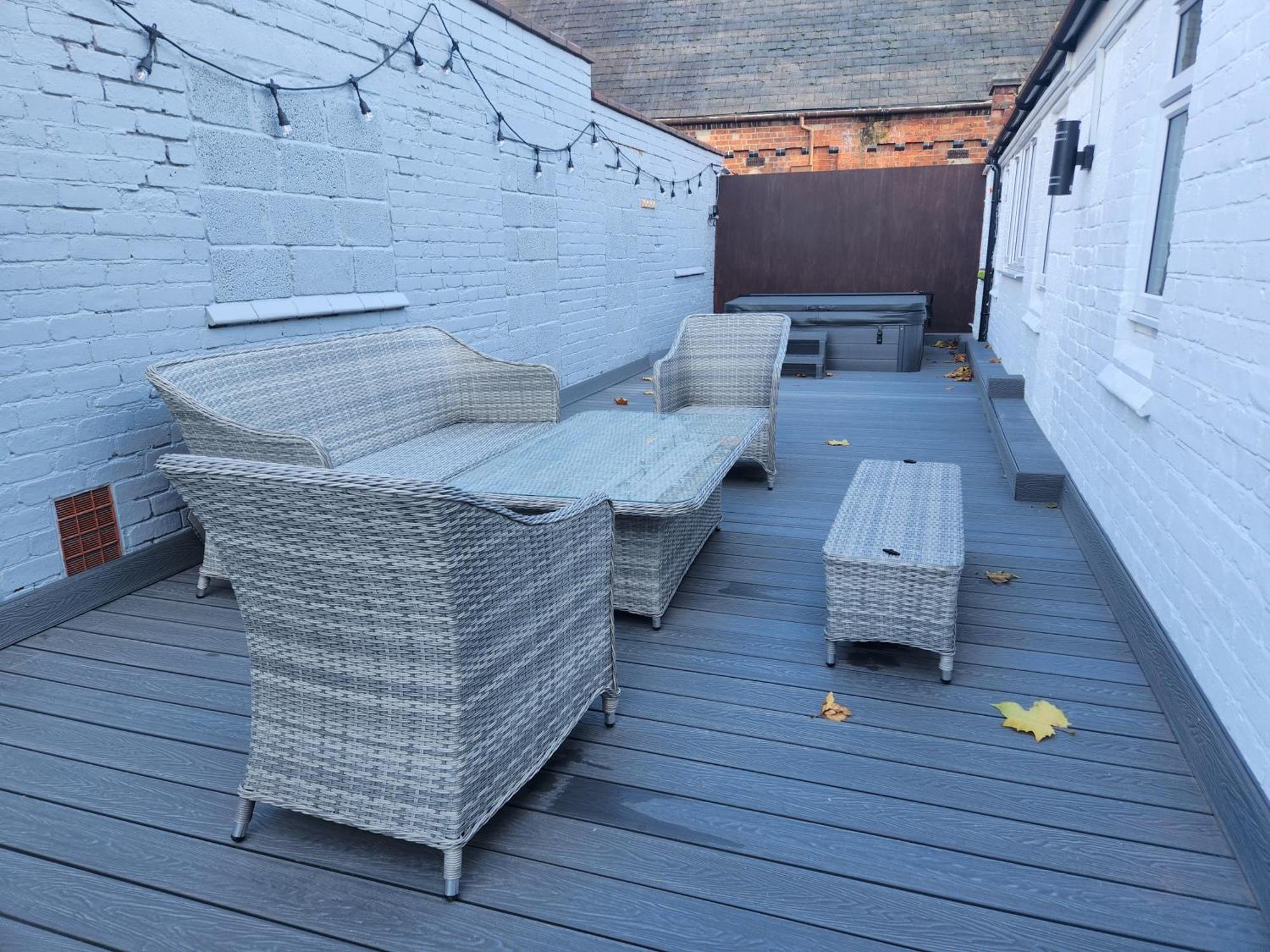 Apartment Centre With Roof Hot Tub