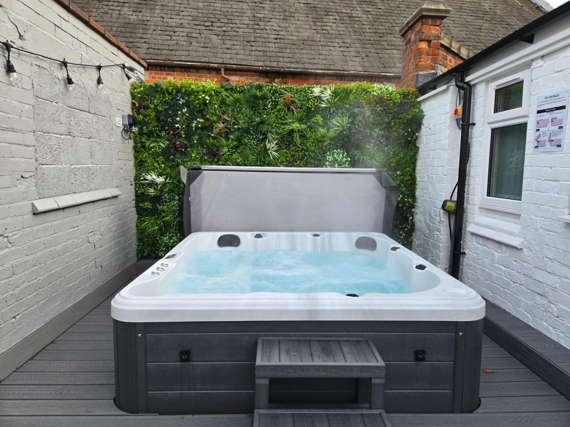 Centre With Roof Hot Tub Apartment *