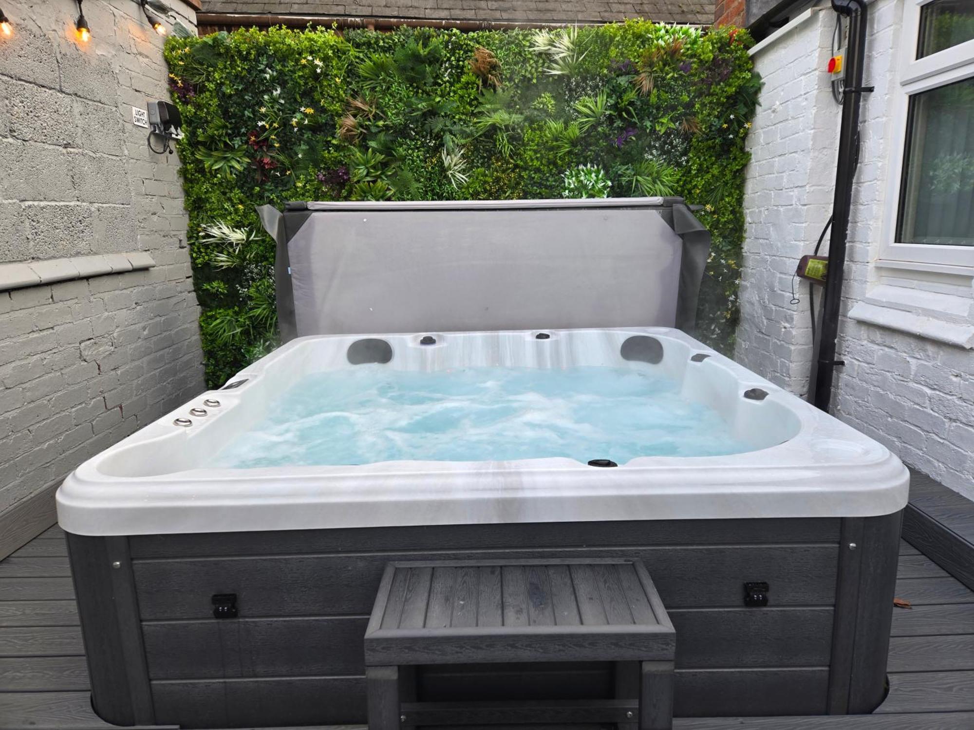 Centre With Roof Hot Tub