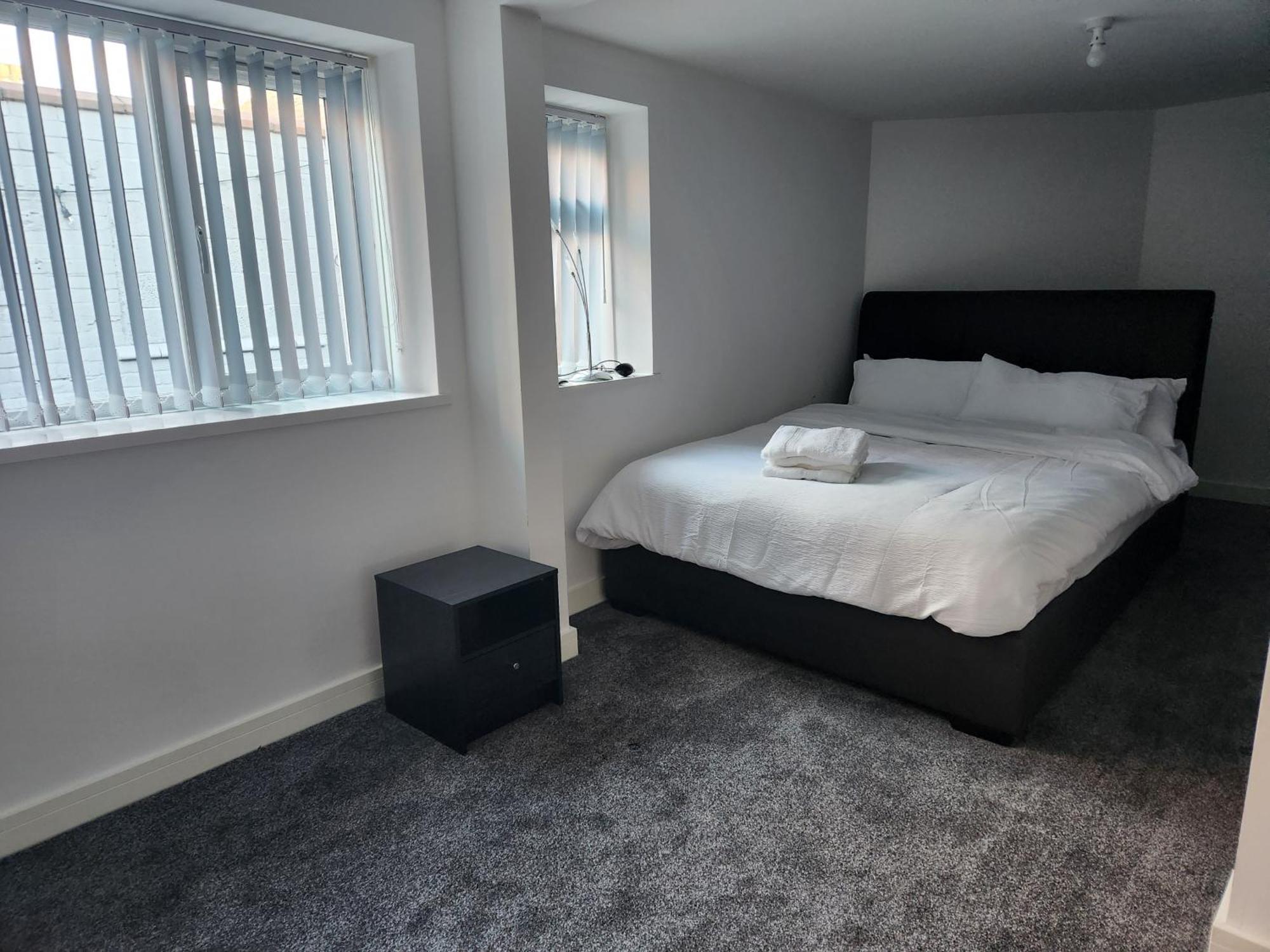 Centre With Roof Hot Tub * Derby